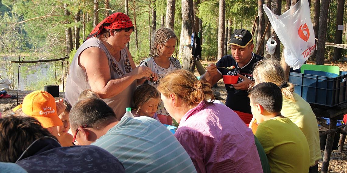 Изображение походного обеда Приём пищи в походе