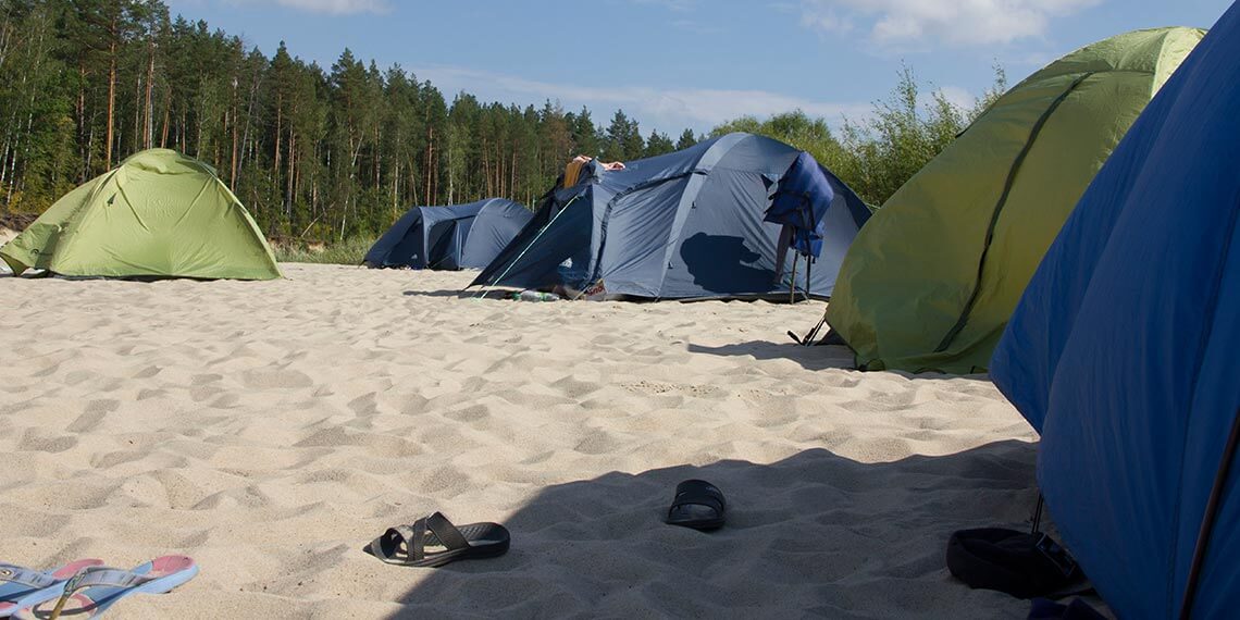 Изображение палаточного лагеря на Керженце Фотография палаточного лагеря на берегу Керженца