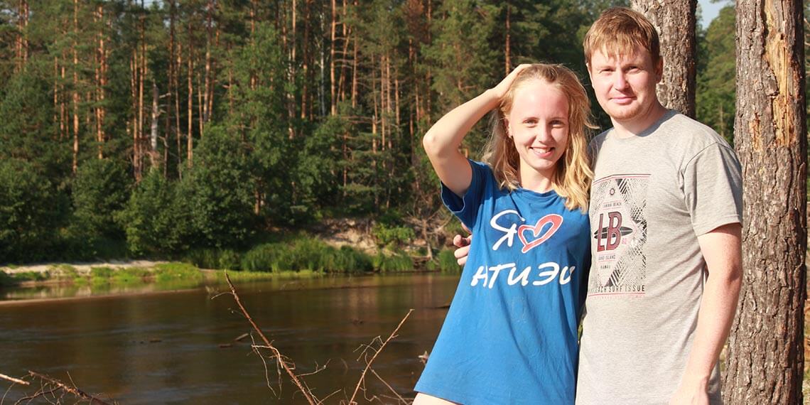 Туристы довольны походом по реке Лух Фото туристов довольных походом на байдарках по Луху