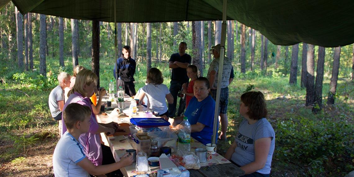 Остановились на стоянку на берегу